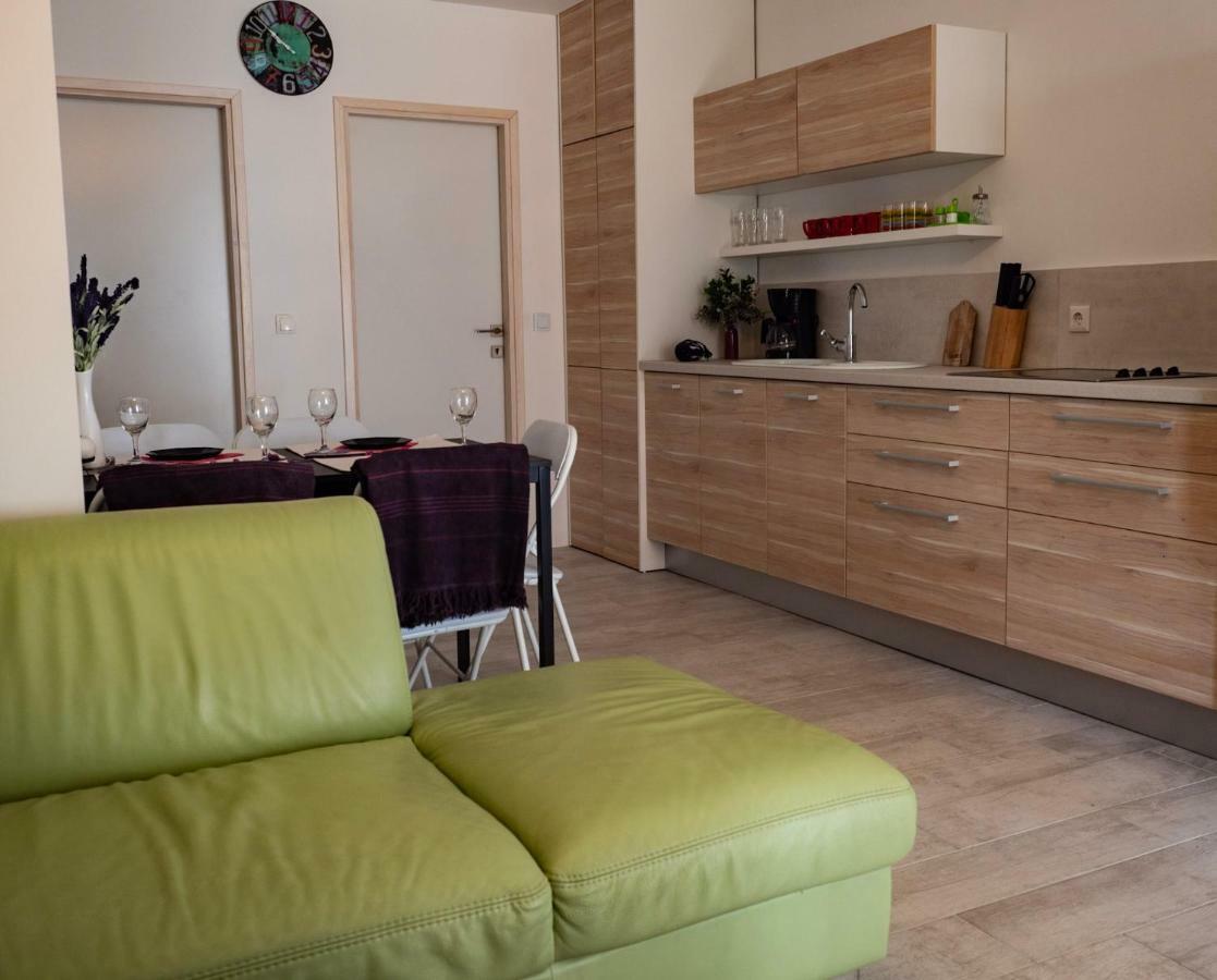Luciana Apartment Povljana Bagian luar foto