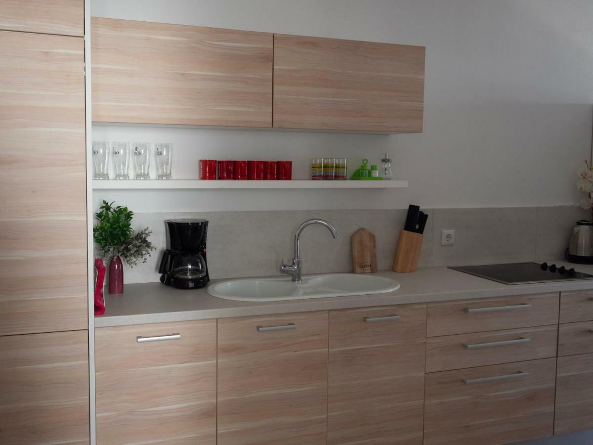 Luciana Apartment Povljana Bagian luar foto
